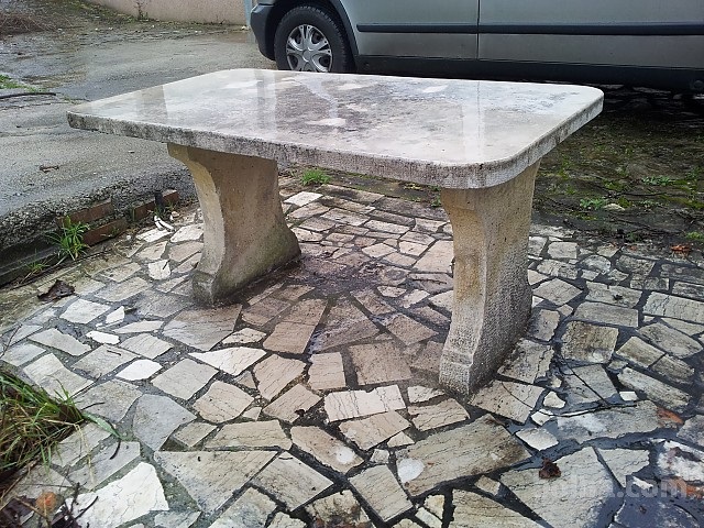 Kamnita istrska miza