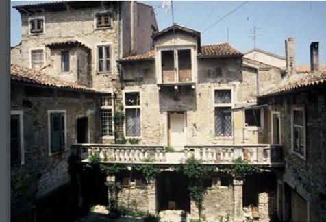 Dvoriščna fasada