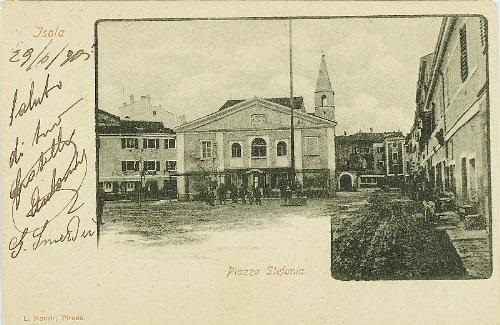 Trg pred mestno palaco