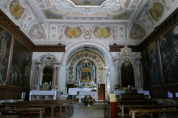 Notranjost cerkve Marijinega prikazanja