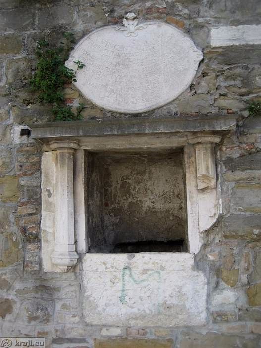 Lapidarij na nekdanjem obzidju