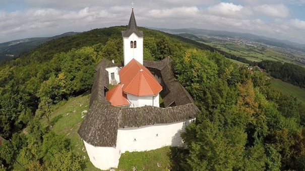 Taborska cerkev Cerovo pri Grosupljem