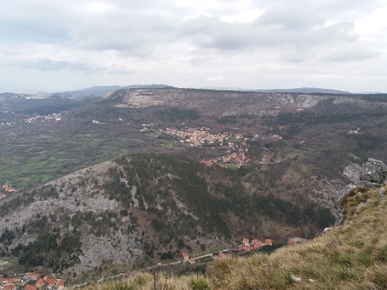 Pogled na Breg iz kraškega roba