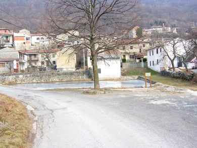 Kal v Rakitovcu od blizu