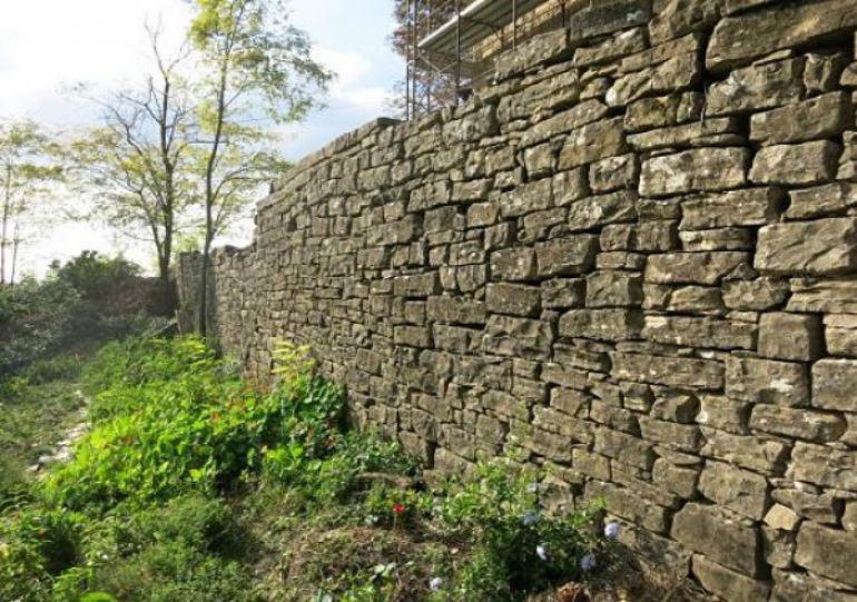 Suhi zid je naravna gradnja