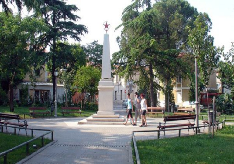 Trg padlih v Izoli