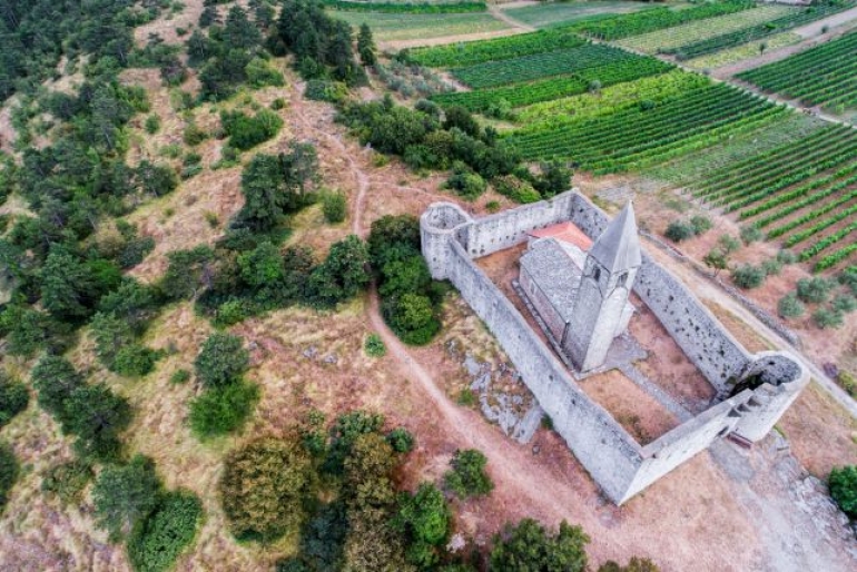 Taborska utrdba Hrastovlje