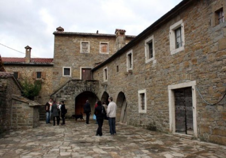 Kmetija Grondali Abitanti